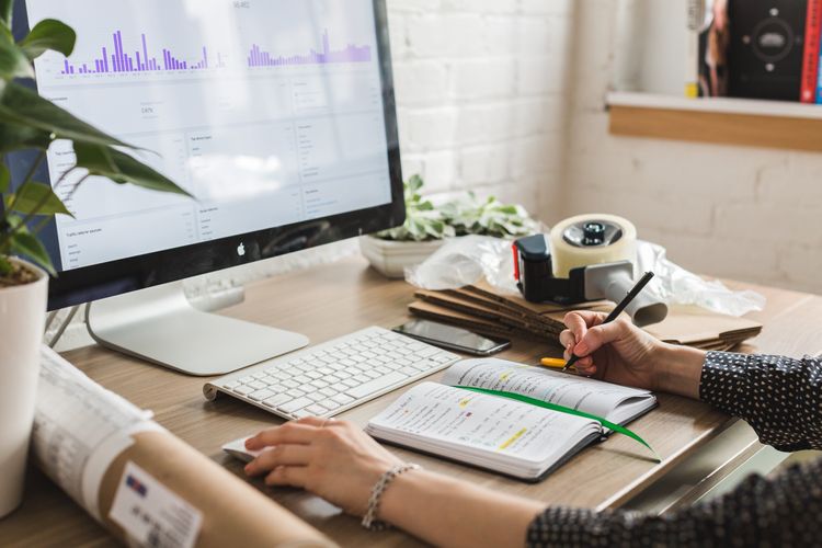 Exploring the Possibilities of Feedback Analytics and Artificial Intelligence in Higher Education